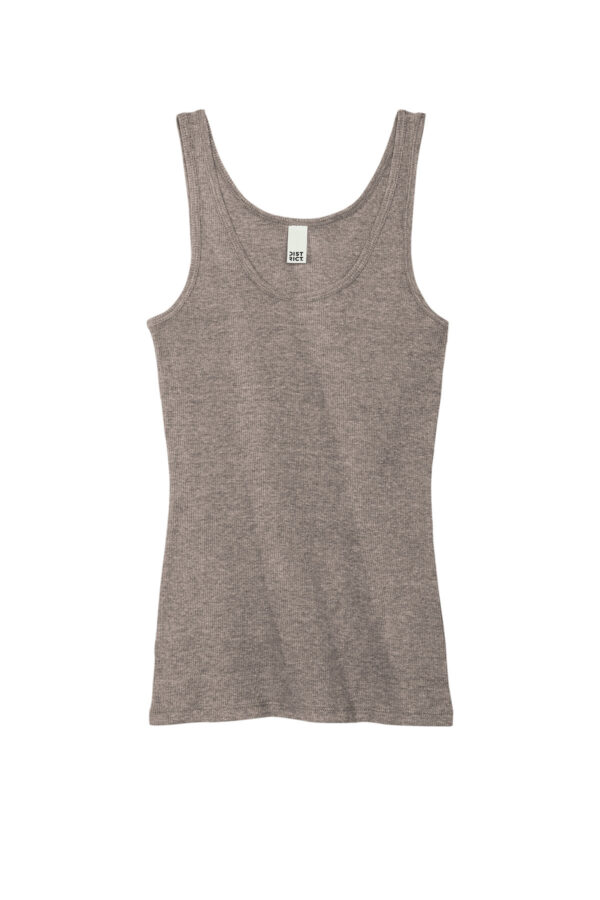 District woman grey tank